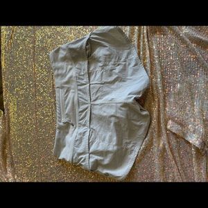 Lululemon 2.5” speed up shorts